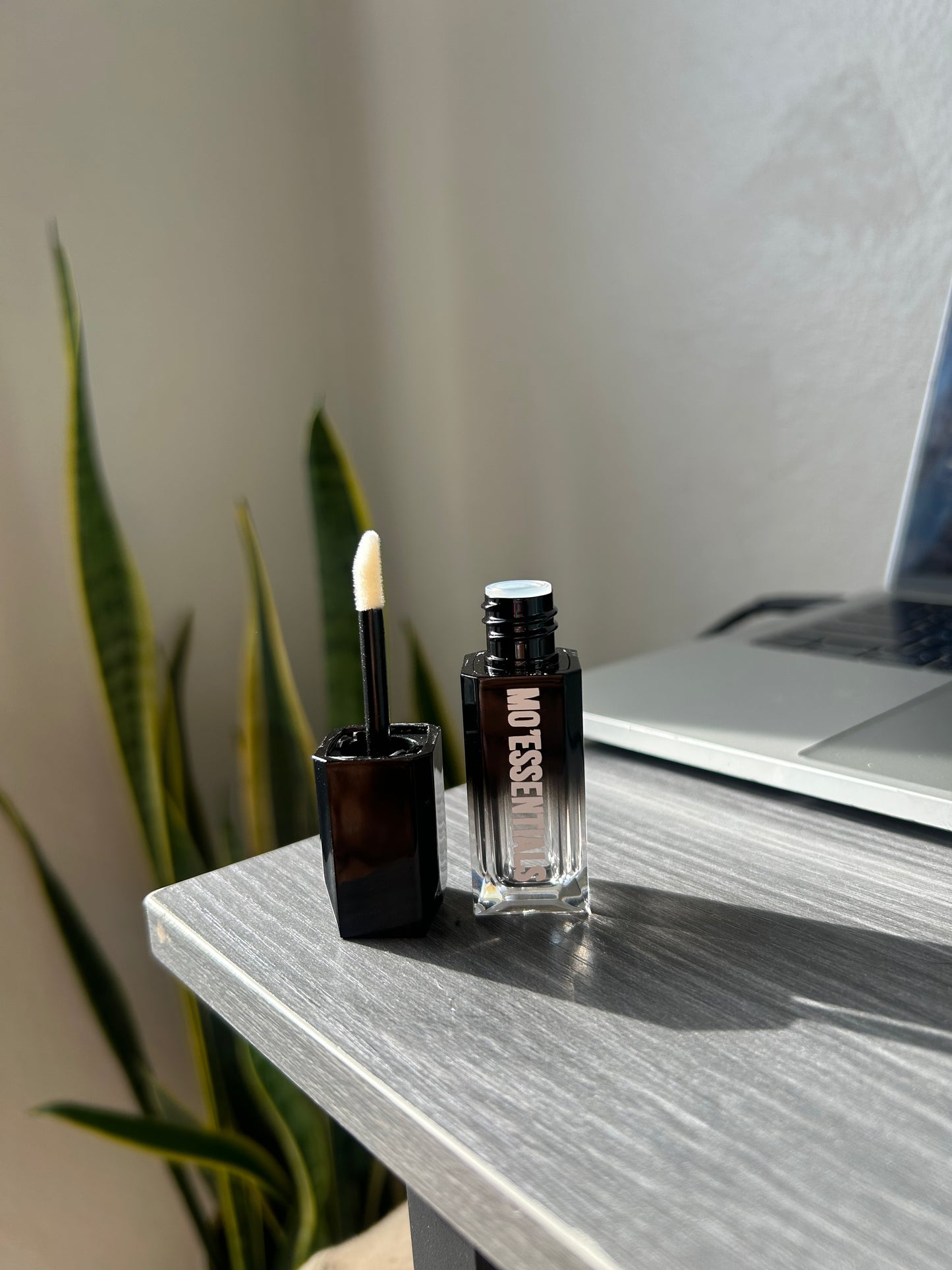 Mo'Gloss: BareLuxè Lip Gloss